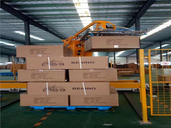 装箱机械人在包装盒生产线中的应用 装箱机械人