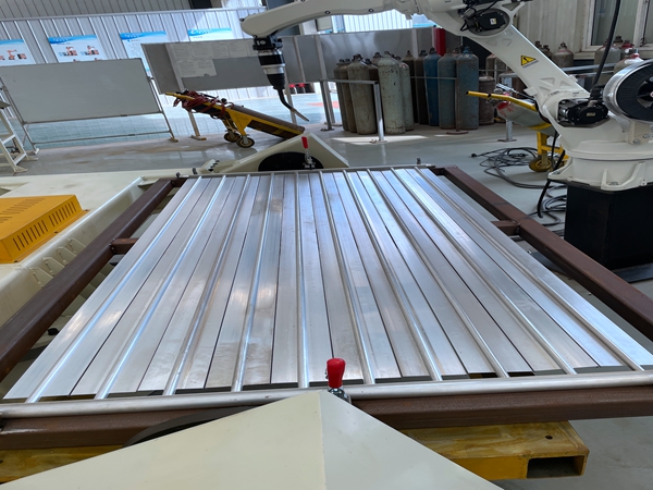 ¹¤Òµ»úеÈ˺¸½ÓÉú²úÏßµÄ×é³É²¿·ÖÊÇʲô º¸½ÓÉú²úÏß