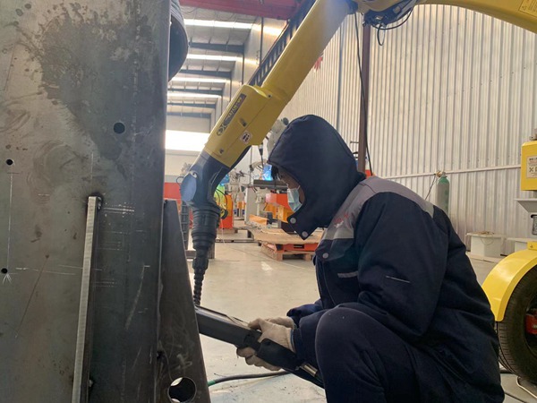 ����ѡ�񺸽ӻ�е�˳���������������