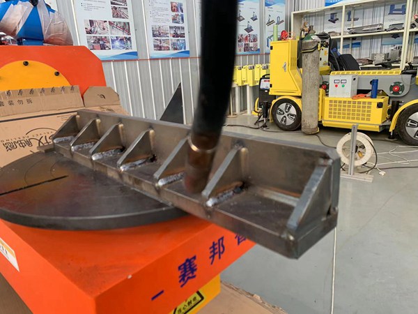 Ë«×ùʽº¸½Ó±äλ»úչʾ Ë«×ùʽº¸½Ó±äλ»úµÄÓÅÊÆ