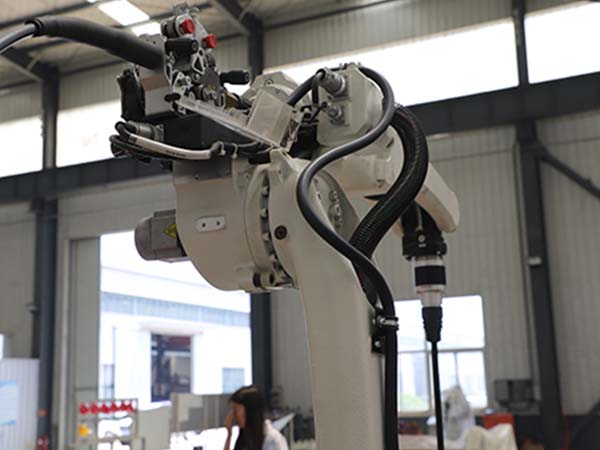 ¹¤Òµº¸½Ó»úеÈËÌá¸ßº¸½ÓЧÂÊ ¹¤Òµº¸½Ó»úеÈËÌá¸ßº¸½ÓЧÂÊ