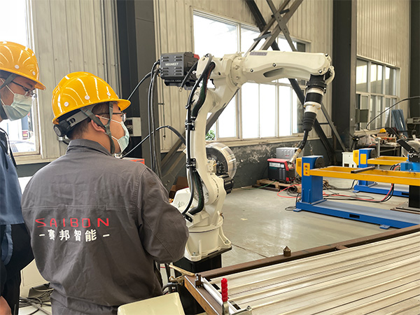 全自动焊接机械人编程职员人为 全自动焊接机械人编程职员人为