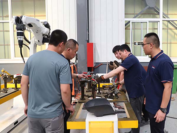 º¸½Ó»úеÈ˵Ä×é³É½á¹¹ º¸½Ó»úеÈ˵Ä×é³É½á¹¹