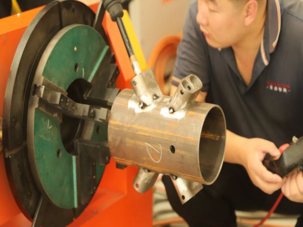 Ԥ���㺸��е�˷��𺸽�ȱ��